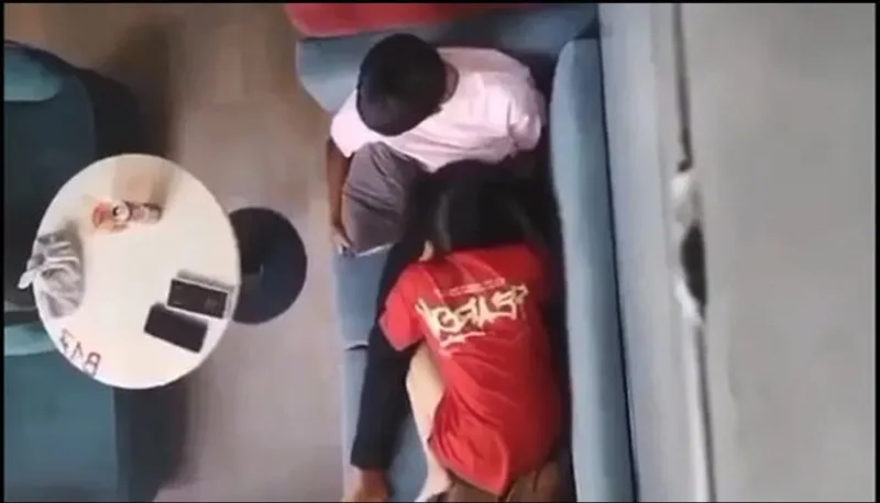Quay lén ghệ mút mút cho bồ nơi công cộng